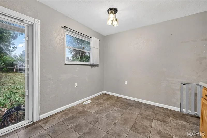 2715 Kelsey Court, St Charles, MO 63301 — listing photo 21 of 34