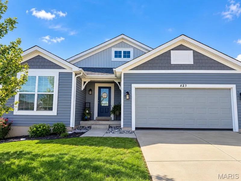 823 Caspian Drive, Wentzville, MO 63385 — listing photo 2 of 39
