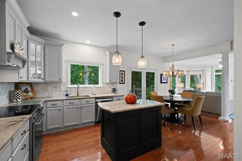 16630 Highland Summit Drive, Ballwin, MO 63011 — listing photo 10 of 40