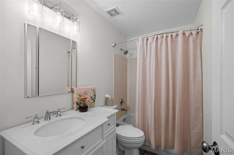 16630 Highland Summit Drive, Ballwin, MO 63011 — listing photo 24 of 40