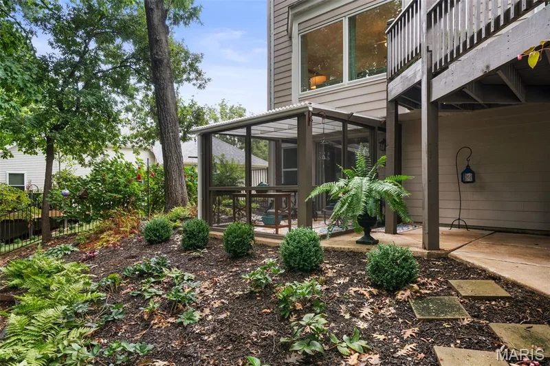LL Screen porch to enjoy the peaceful yard — 16630 Highland Summit Drive, Ballwin, MO 63011
