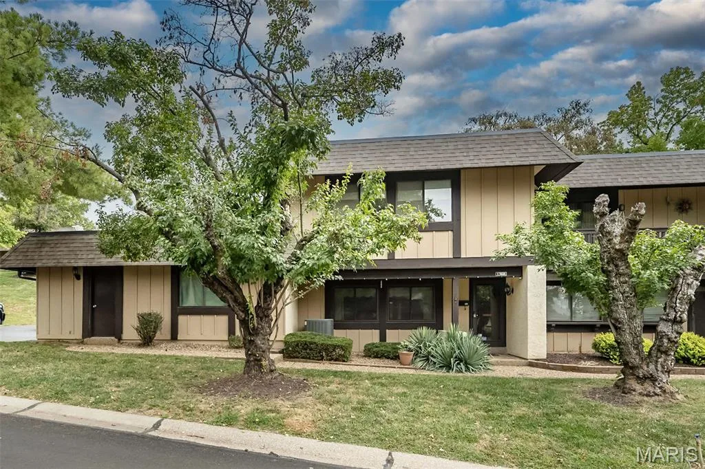 Welcome home to 1368 Hampton Rd! — 1368 Hampton Road #A, St Charles, MO 63303