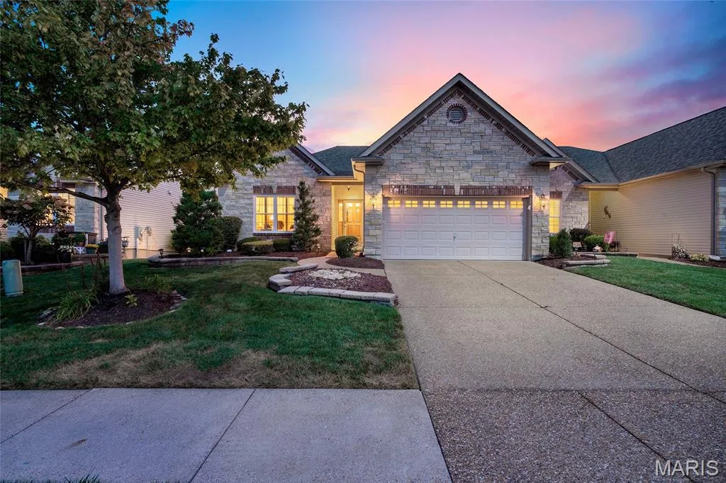 925 Daffodil Ridge Drive, O'Fallon, MO 63366 — listing photo 1 of 41