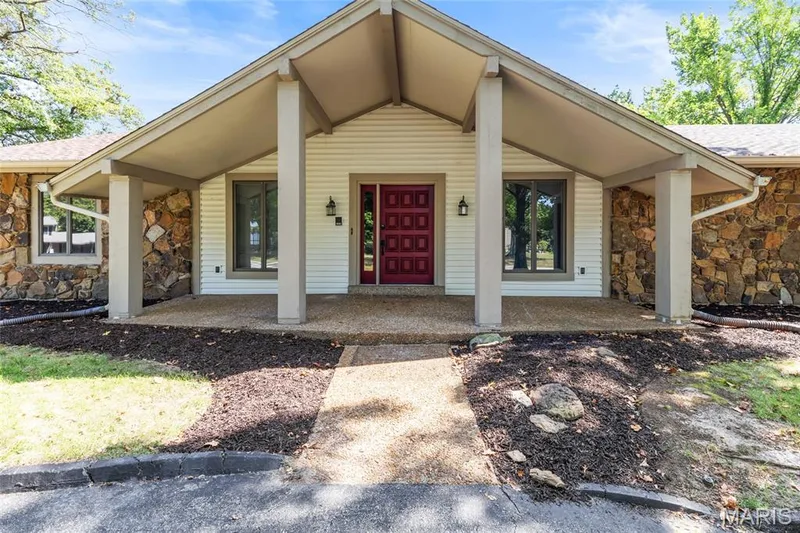1 Bluff View Court, St Charles, MO 63303 — listing photo 2 of 13
