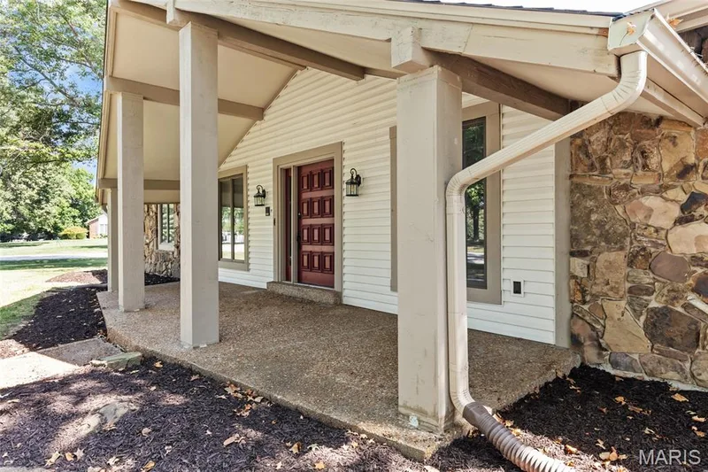 1 Bluff View Court, St Charles, MO 63303 — listing photo 3 of 13