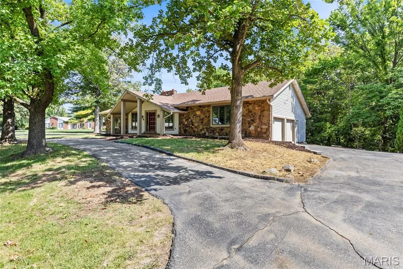 1 Bluff View Court, St Charles, MO 63303 — listing photo 7 of 13