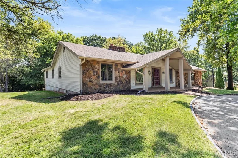 1 Bluff View Court, St Charles, MO 63303 — listing photo 9 of 13