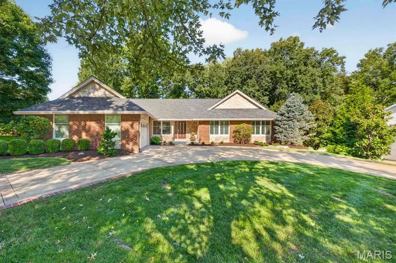 14641 Pine Orchard Court, Chesterfield, MO — listing photo 1