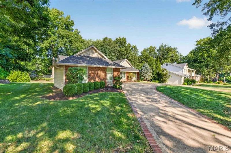 14641 Pine Orchard Court, Chesterfield, MO 63017 — listing photo 3 of 58