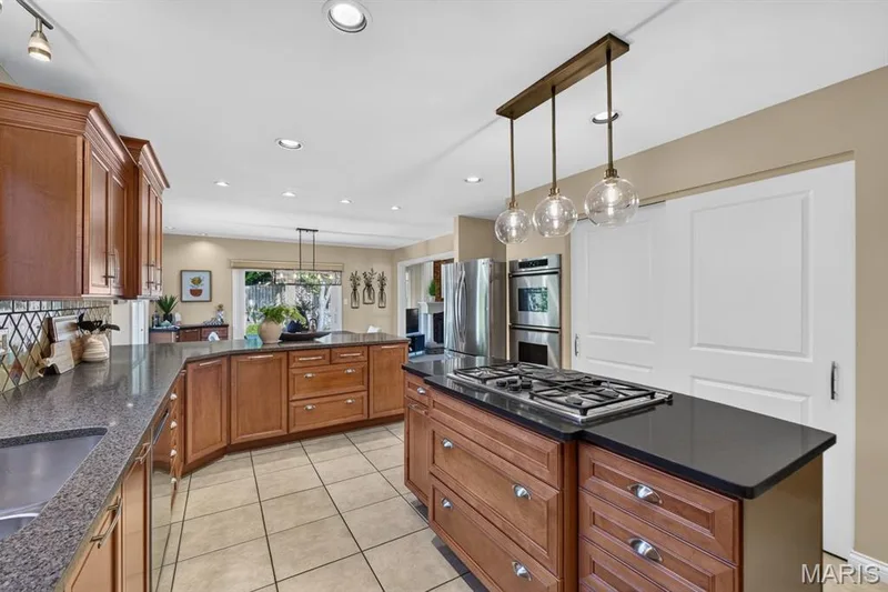 14641 Pine Orchard Court, Chesterfield, MO 63017 — listing photo 18 of 58