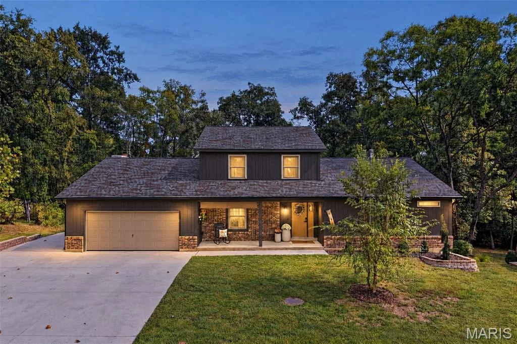 32 Country Lane Court, St Charles, MO 63304 — listing photo 1 of 86