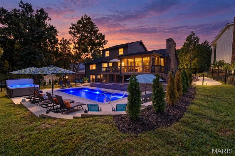 32 Country Lane Court, St Charles, MO 63304 — listing photo 2 of 86