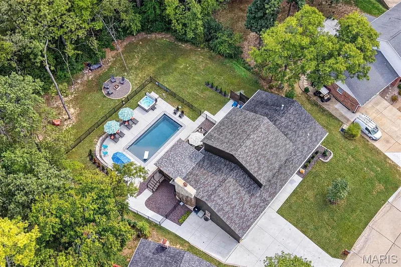 32 Country Lane Court, St Charles, MO 63304 — listing photo 4 of 86