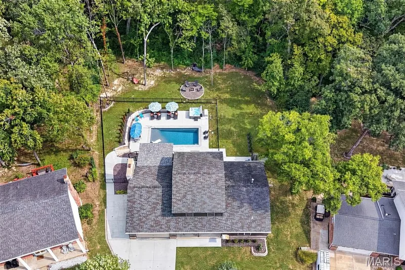 32 Country Lane Court, St Charles, MO 63304 — listing photo 5 of 86