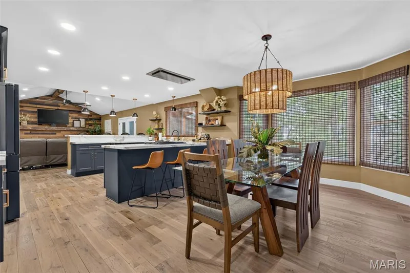 32 Country Lane Court, St Charles, MO 63304 — listing photo 8 of 86