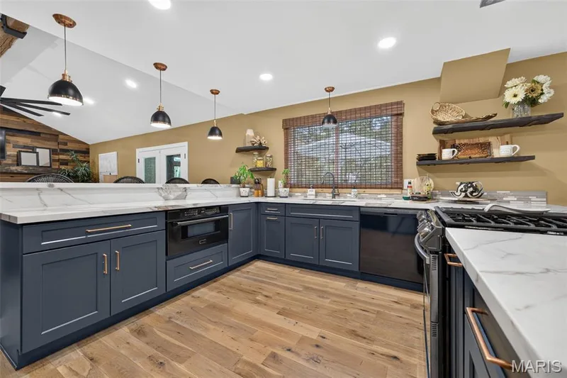 32 Country Lane Court, St Charles, MO 63304 — listing photo 14 of 86