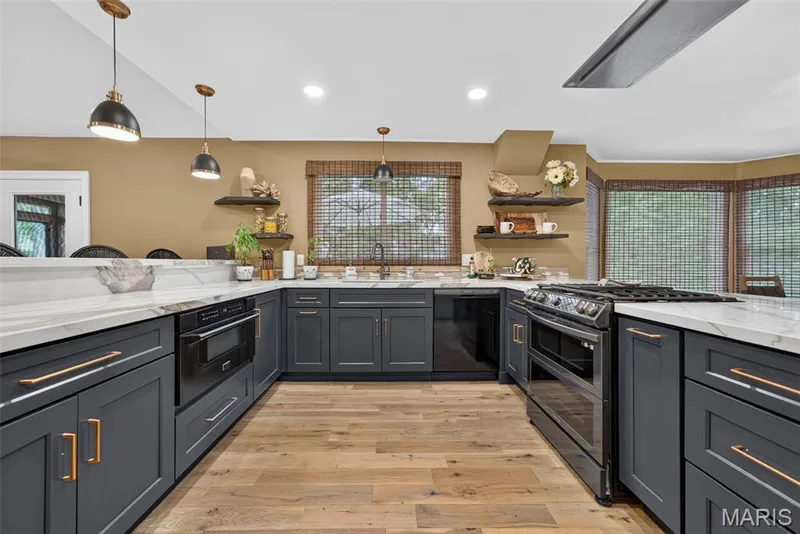 32 Country Lane Court, St Charles, MO 63304 — listing photo 15 of 86