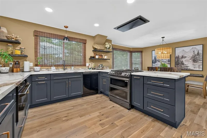 32 Country Lane Court, St Charles, MO 63304 — listing photo 16 of 86