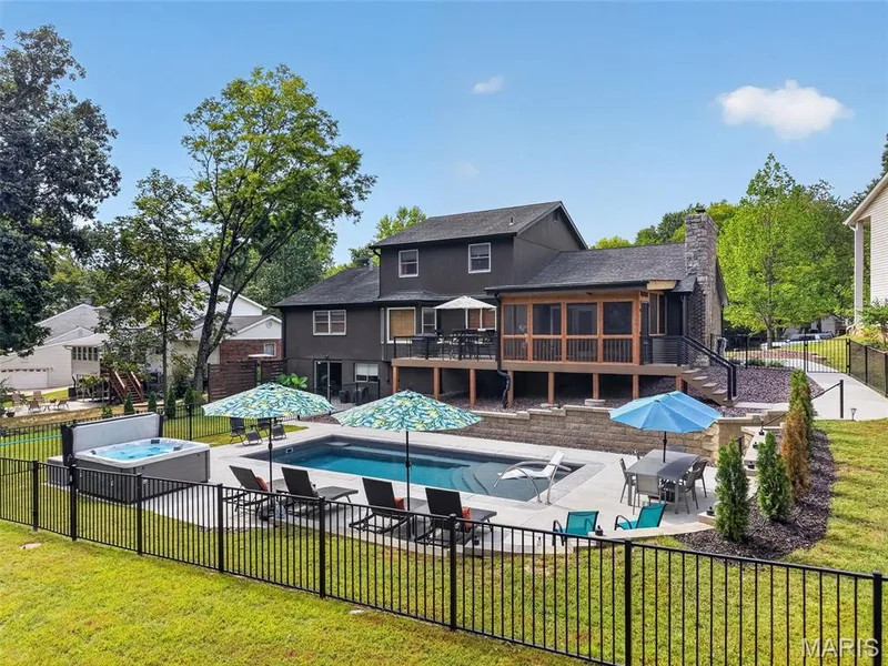 32 Country Lane Court, St Charles, MO 63304 — listing photo 76 of 86