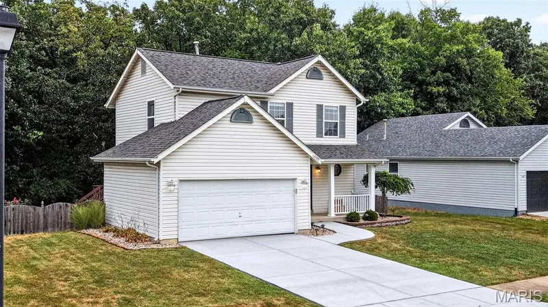Brand new driveway and walkway up to the house! — 1033 Providence Pointe Drive, Wentzville, MO 63385