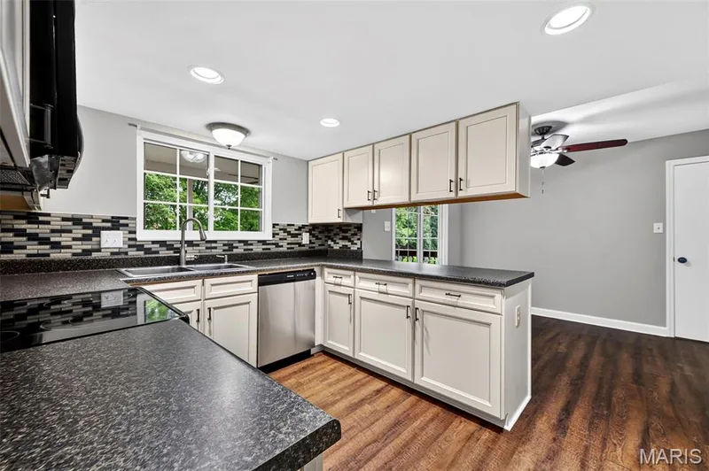 2972 Wheatfield Farms Drive, O'Fallon, MO 63368 — listing photo 9 of 41