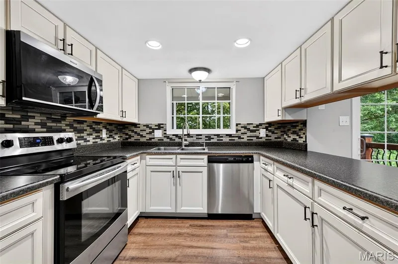 2972 Wheatfield Farms Drive, O'Fallon, MO 63368 — listing photo 10 of 41