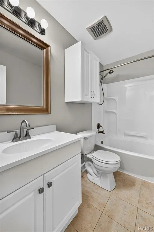 Hall bath — 2972 Wheatfield Farms Drive, O'Fallon, MO 63368