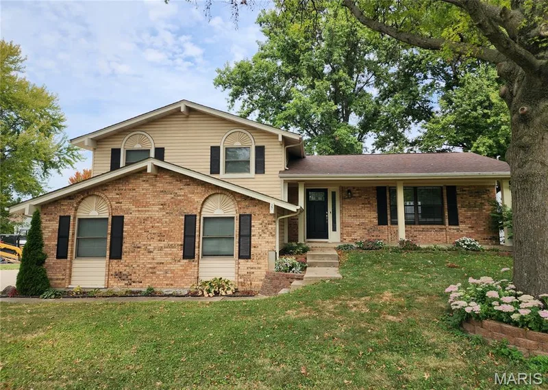 27 Oak Valley Drive, St Peters, MO 63376 — listing photo 1 of 11