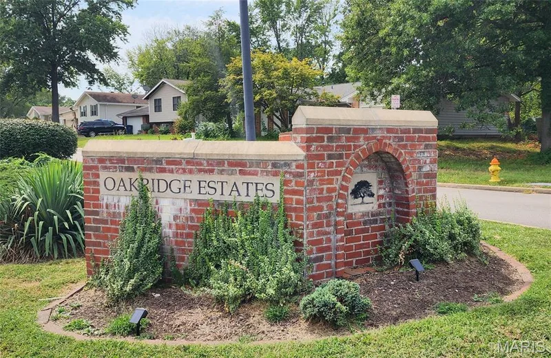 27 Oak Valley Drive, St Peters, MO 63376 — listing photo 2 of 11