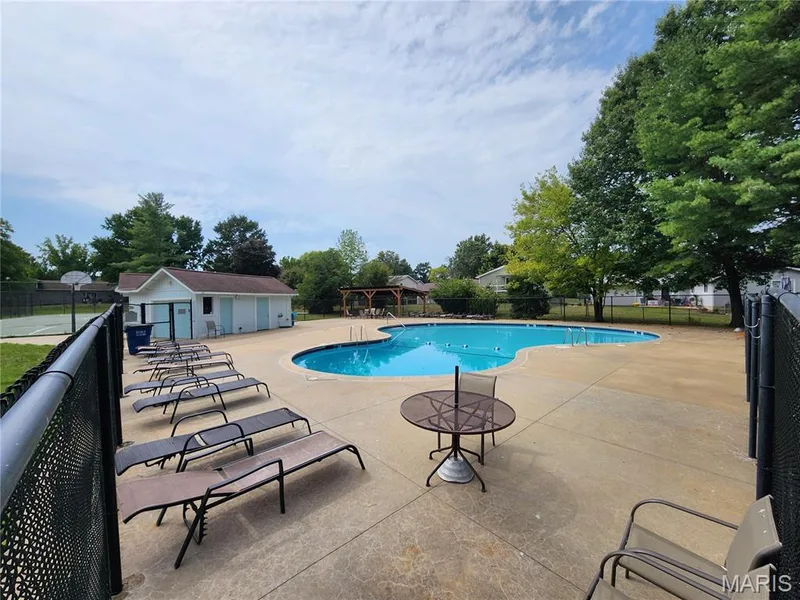 27 Oak Valley Drive, St Peters, MO 63376 — listing photo 3 of 11