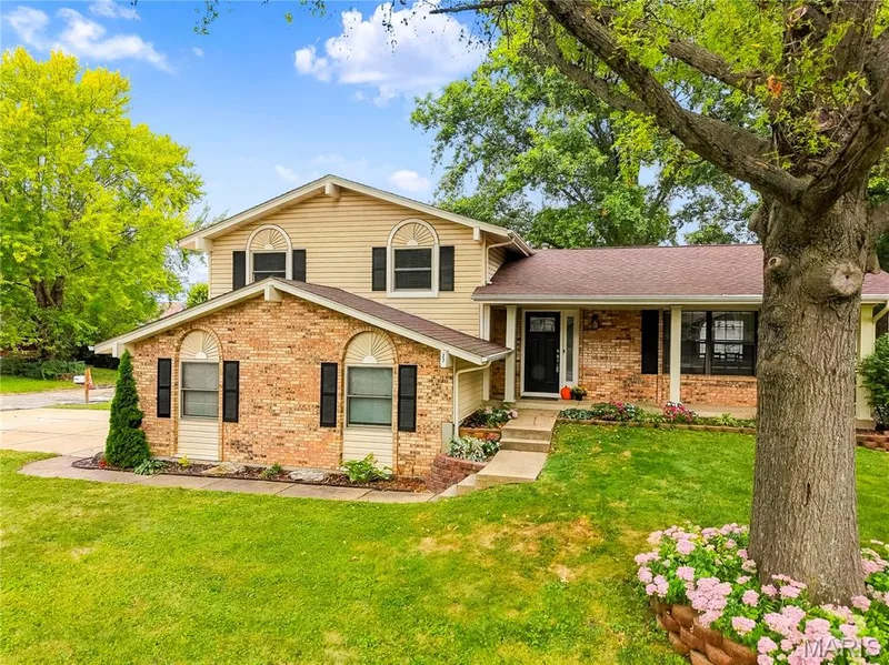 You will LOVE the Architect Inspired Floorplan! — 27 Oak Valley Drive, St Peters, MO 63376