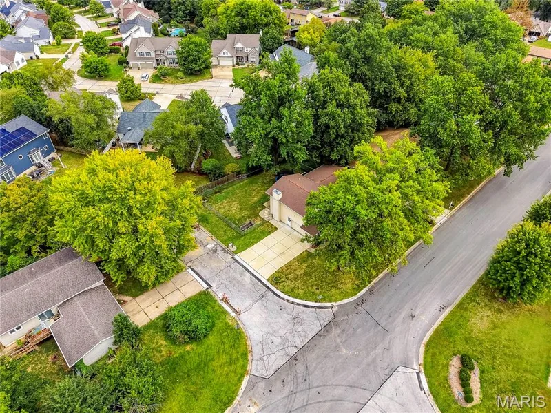 LOTS of MATURE TREES offering Privacy & Shade! — 27 Oak Valley Drive, St Peters, MO 63376