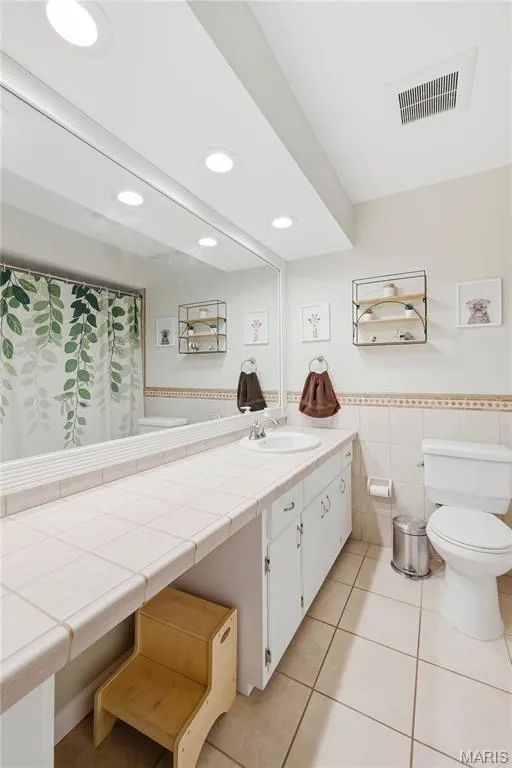 You will LOVE the OVERSIZED Full Bath with Tile Floor & Counters, Dressing Niche & LOTS of Space to Enjoy! — 27 Oak Valley Drive, St Peters, MO 63376