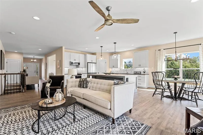1 Grand Columbia II, O'Fallon, MO 63366 — listing photo 2 of 2