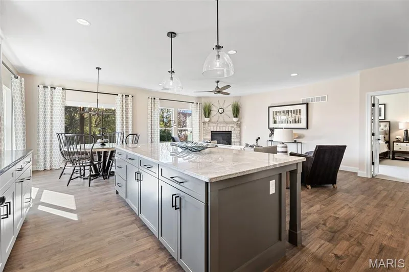 1 Grand Columbia II, O'Fallon, MO 63366 — listing photo 2 of 17