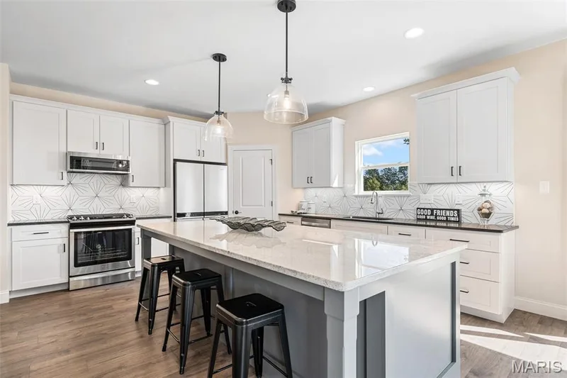 1 Grand Columbia II, O'Fallon, MO 63366 — listing photo 3 of 17