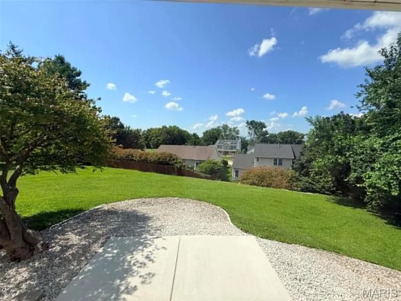 1068 Apricot Drive, St Charles, MO 63301 — listing photo 6 of 29