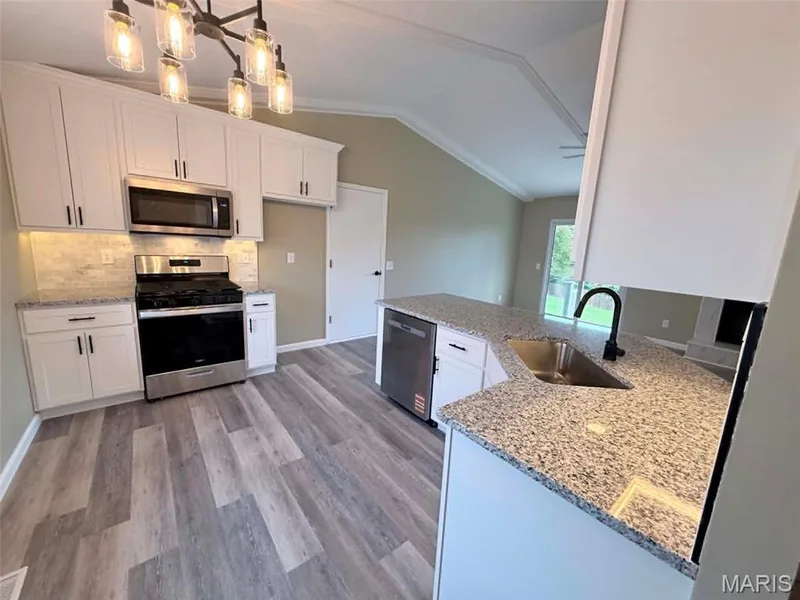 1068 Apricot Drive, St Charles, MO 63301 — listing photo 8 of 29