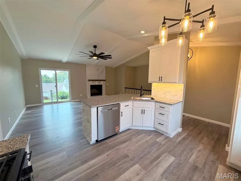 1068 Apricot Drive, St Charles, MO 63301 — listing photo 9 of 29