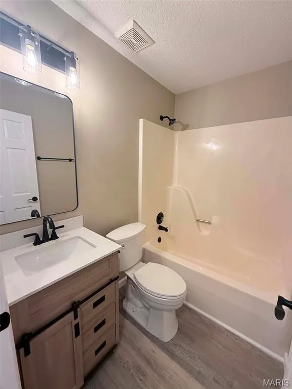 1068 Apricot Drive, St Charles, MO 63301 — listing photo 15 of 29