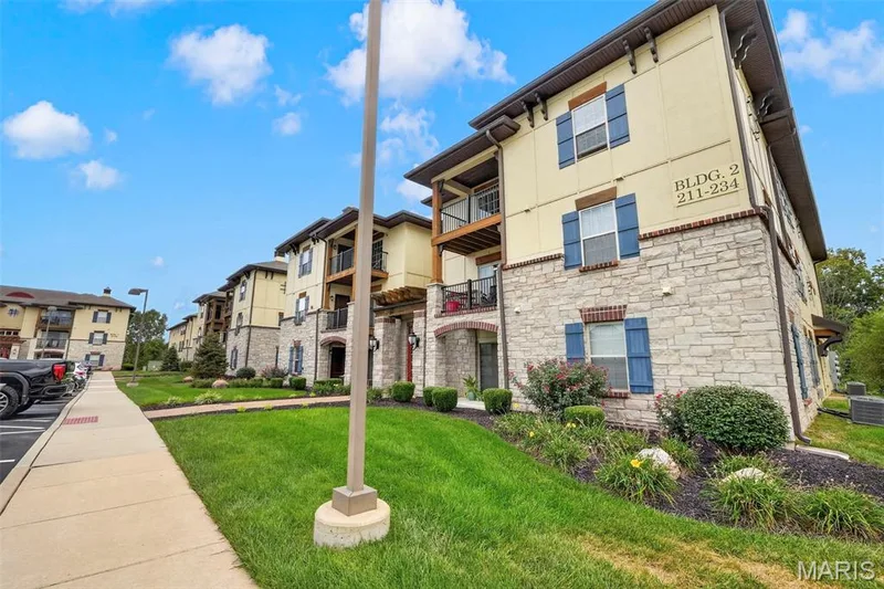 232 Bordeaux Way, St Peters, MO 63376 — listing photo 4 of 30