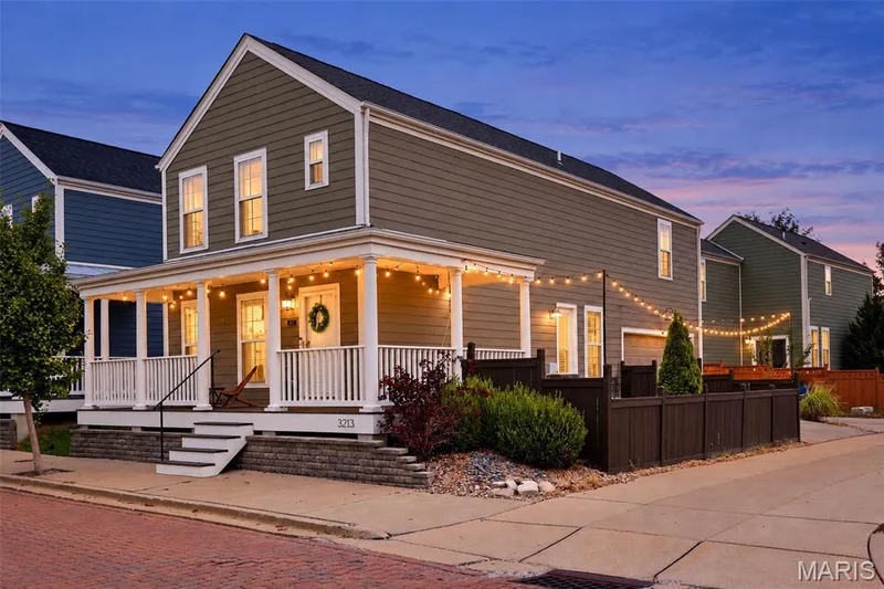 3213 Camp Street, St Charles, MO 63301 — listing photo 2 of 43