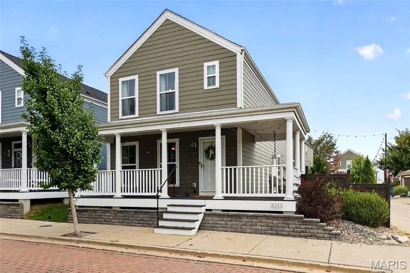 3213 Camp Street, St Charles, MO 63301 — listing photo 3 of 43