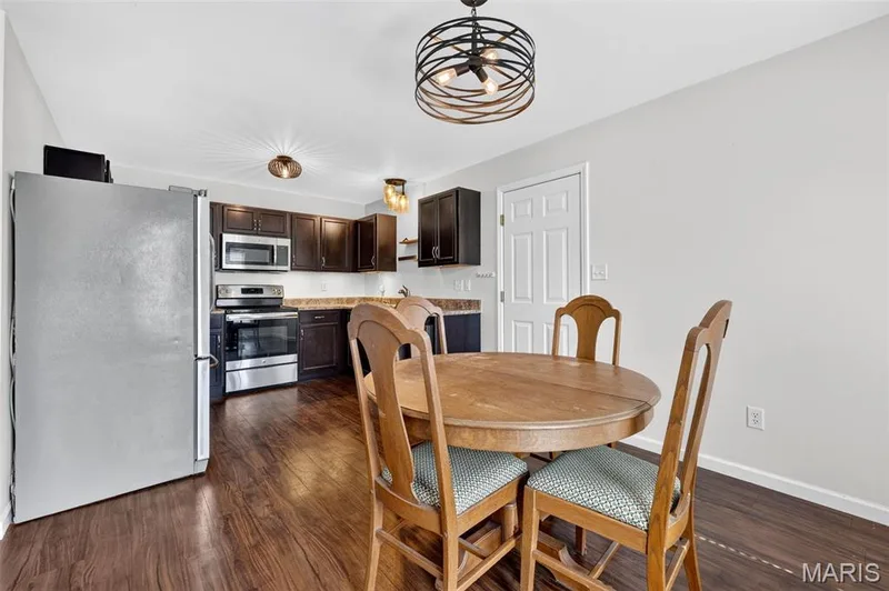 3213 Camp Street, St Charles, MO 63301 — listing photo 12 of 43
