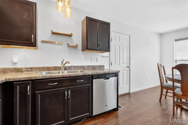 3213 Camp Street, St Charles, MO 63301 — listing photo 14 of 43