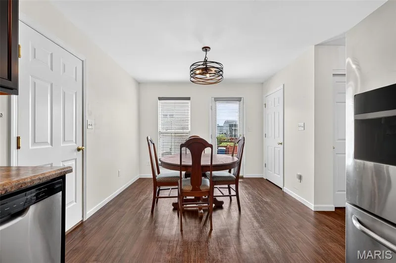 3213 Camp Street, St Charles, MO 63301 — listing photo 16 of 43