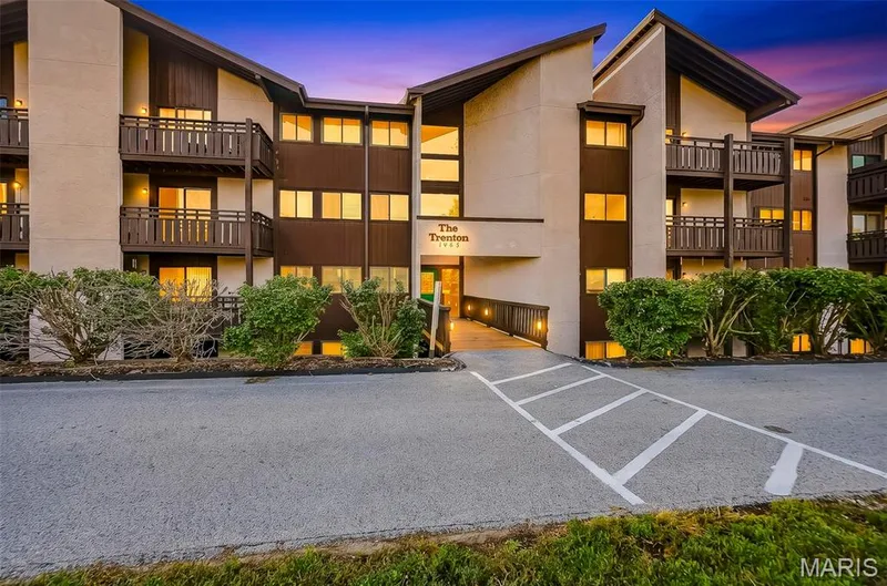 1465 Heritage Landing #401, St Charles, MO — listing photo 1