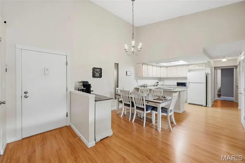 1465 Heritage Landing #401, St Charles, MO 63303 — listing photo 4 of 33