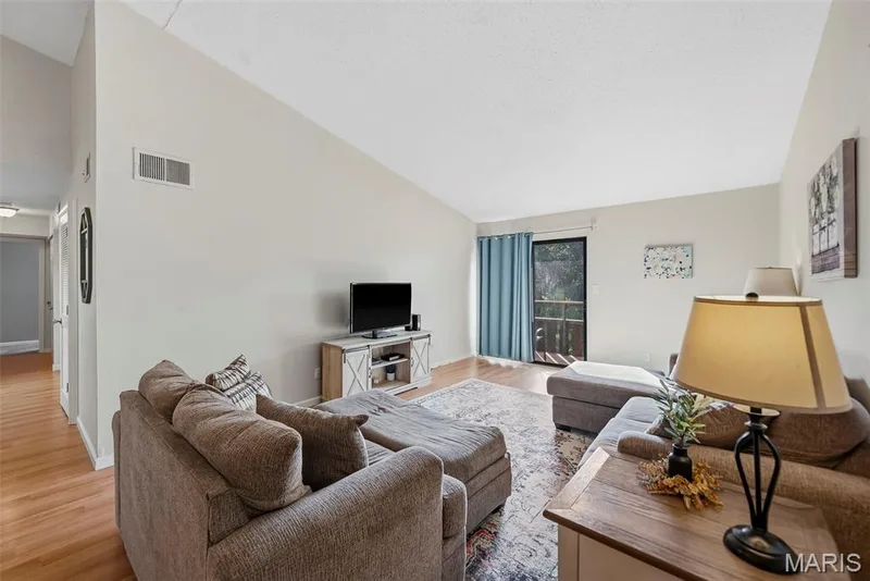 1465 Heritage Landing #401, St Charles, MO 63303 — listing photo 9 of 33
