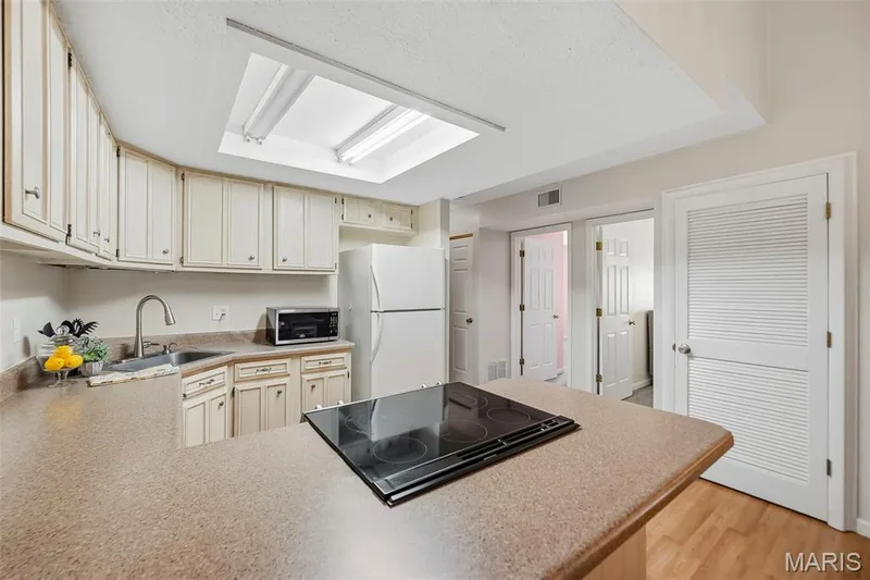 1465 Heritage Landing #401, St Charles, MO 63303 — listing photo 15 of 33